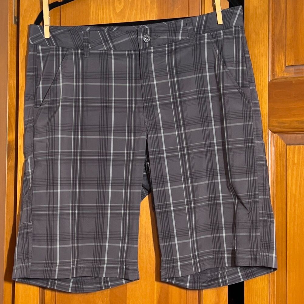 Fila Sport Golf Shorts Men's Size 34 Gray Plaid Performance Stretch 10.5" Inseam